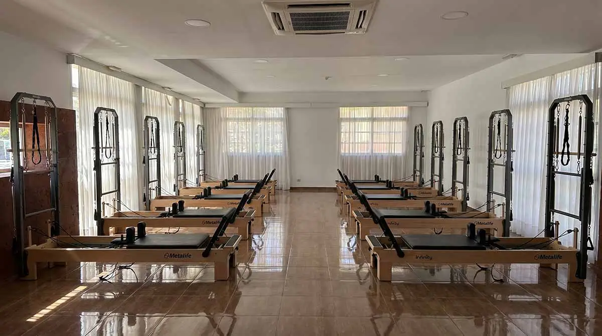 Estudio de Pilates máquinas en Maspalomas con reformers nuevos con torre